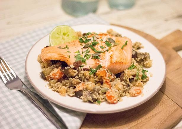 Couscousschotel met gebakken zalmfilet