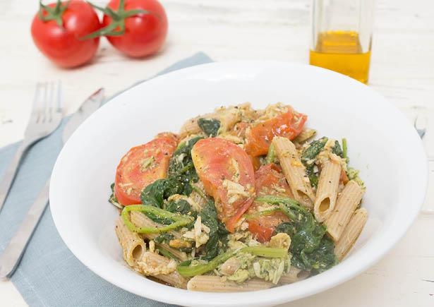 Volkoren penne met tonijn en pesto ligurian
