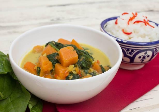 Curry met spinazie, pompoen en cashewnoten