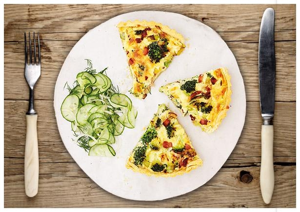 Sommerlicher Brokkoli-Porree-Speck-Quiche 
