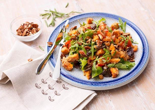 Lauwwarme amaranth met gebakken bataat en knapperige pecannoten