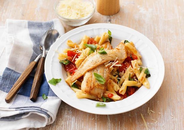 Gebakken scholfilet, casarecce met mini-trostomaatjes en Parmezaan 