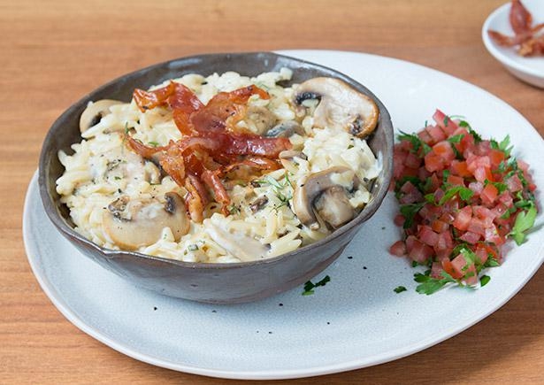 Cremige Rosmarin-Champignon Orzo Pfanne