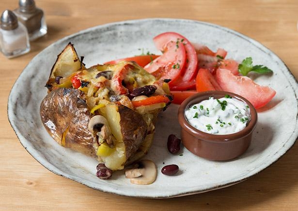 Folienkartoffeln mit Champignon-Porree-Chili Füllung