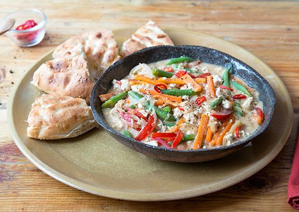 Afrikanischer Erdnusseintopf mit Tofu