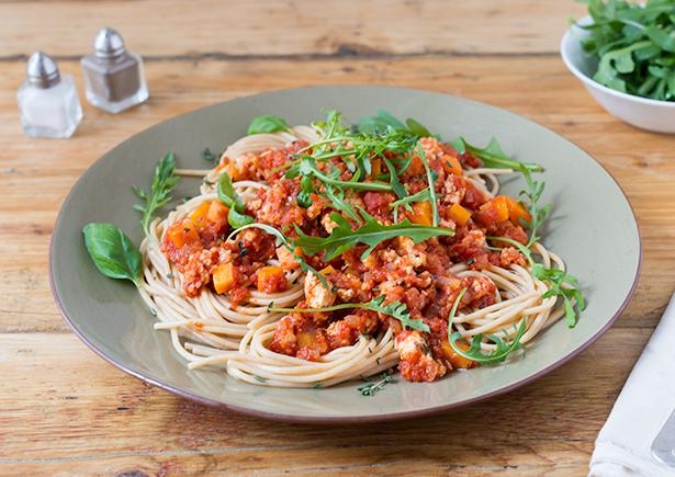 Vollkornspaghetti mit veganer Bolognese