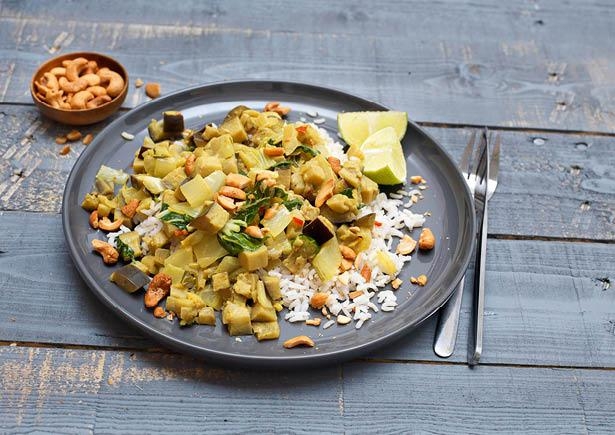 Oosterse auberginecurry met paksoi en cashewnoten