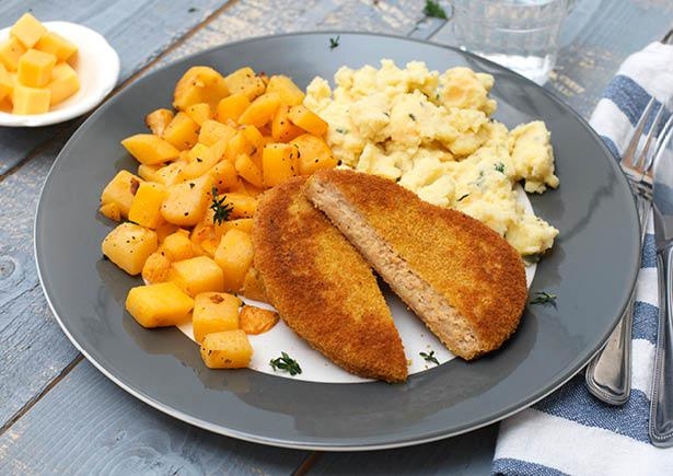 Vegetarische schnitzel met koolraap en aardappelpuree