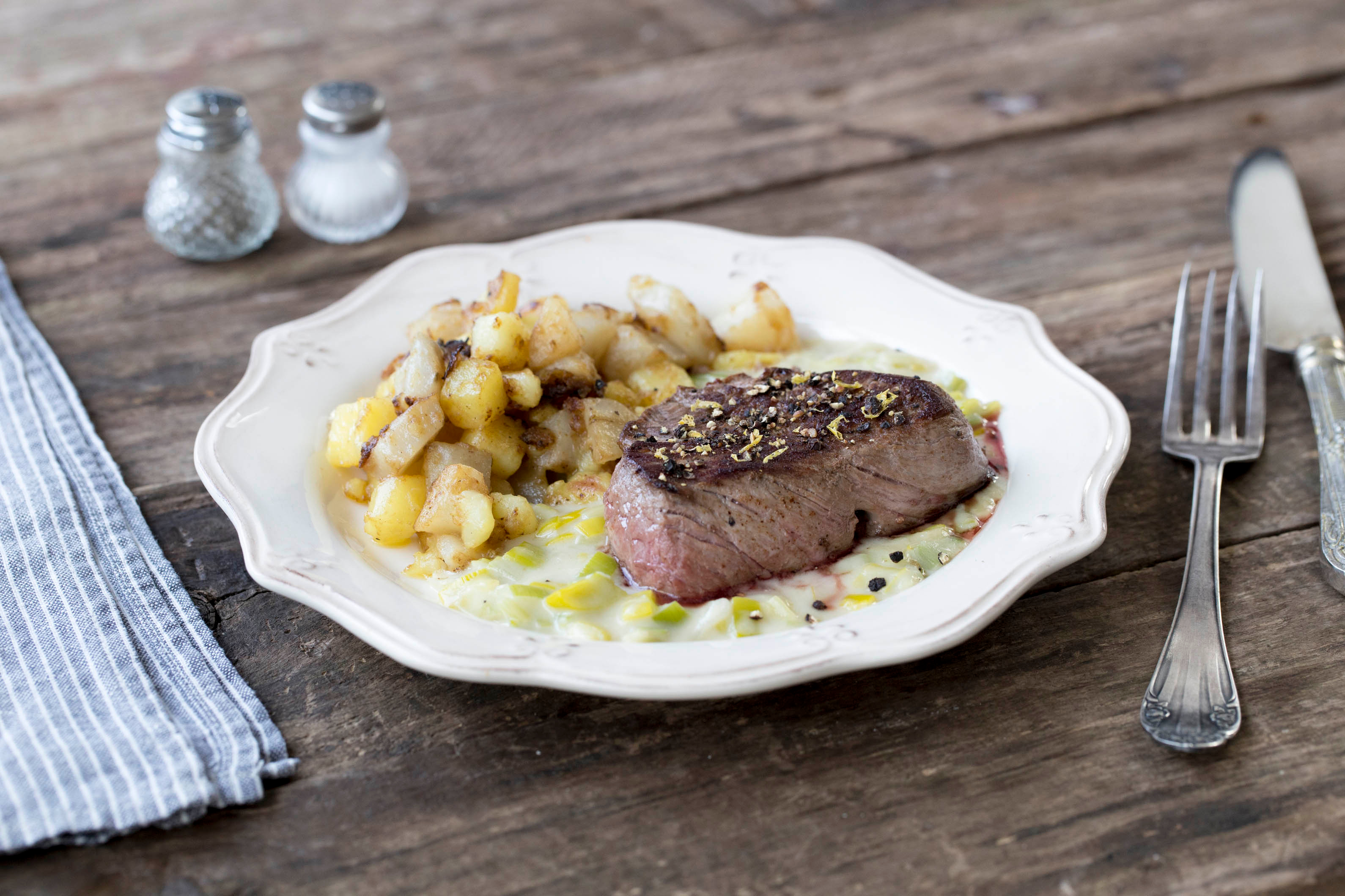 Steak mit gebratenen Topinambur-Kartoffelecken