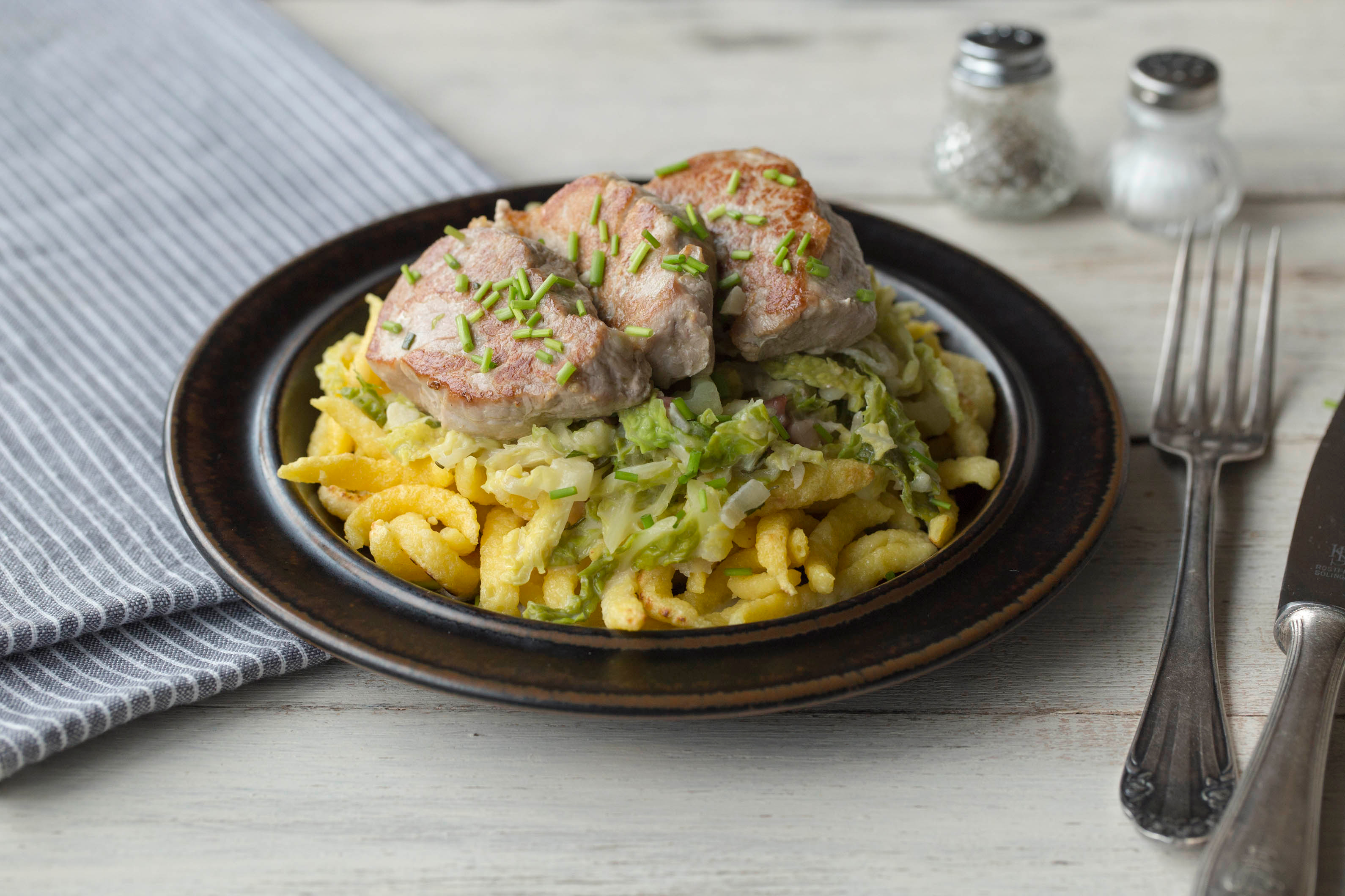 Schweinefilet mit Crème-fraîche-Wirsing-Soße