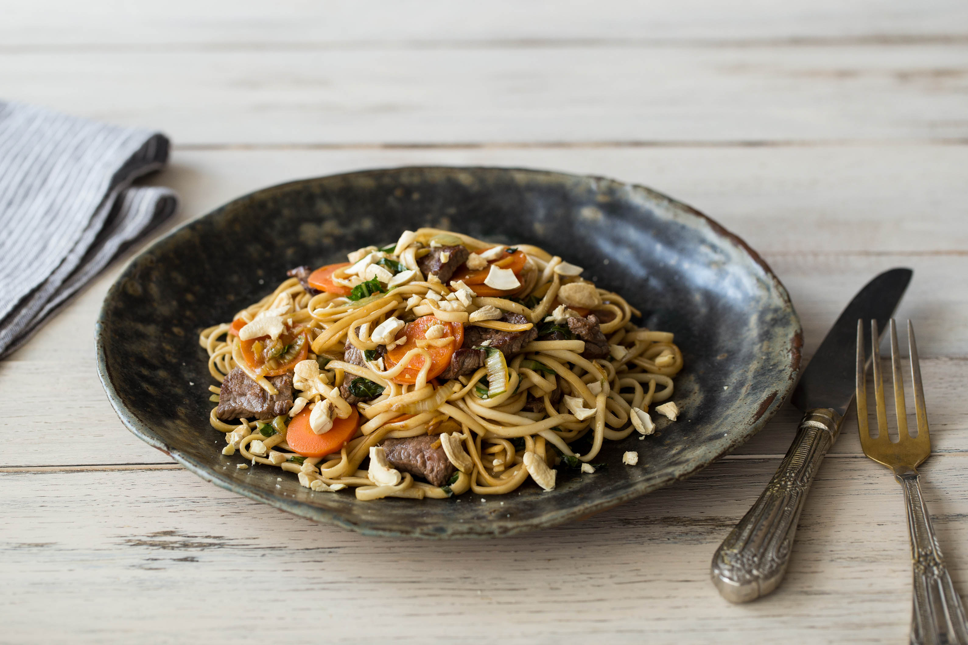 Oosterse biefstukpuntjes met udonnoedels en paksoi
