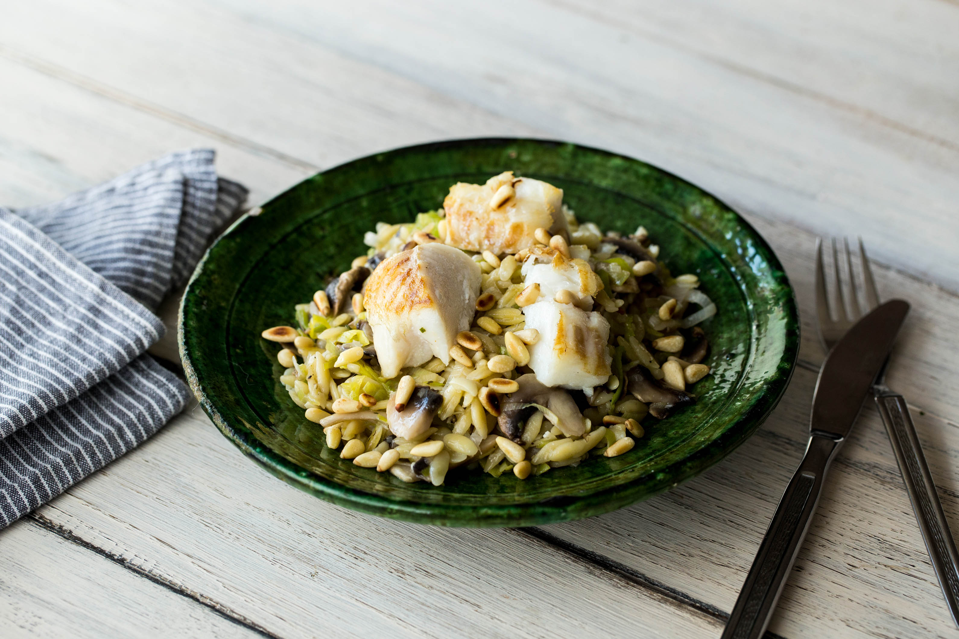 Orzo met kabeljauw, champignons en prei