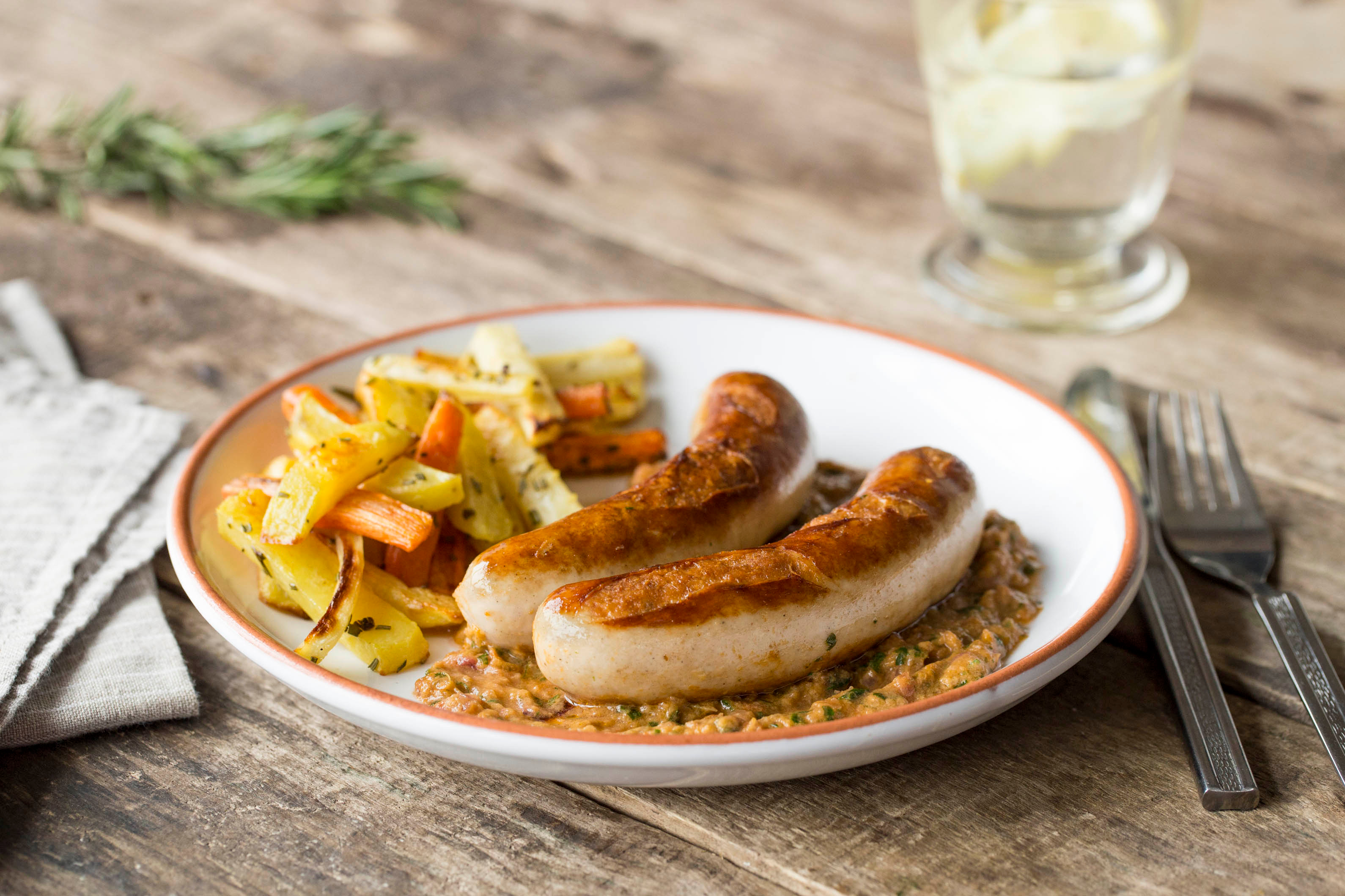 Bratwurst mit dreierlei Gemüse-Pommes