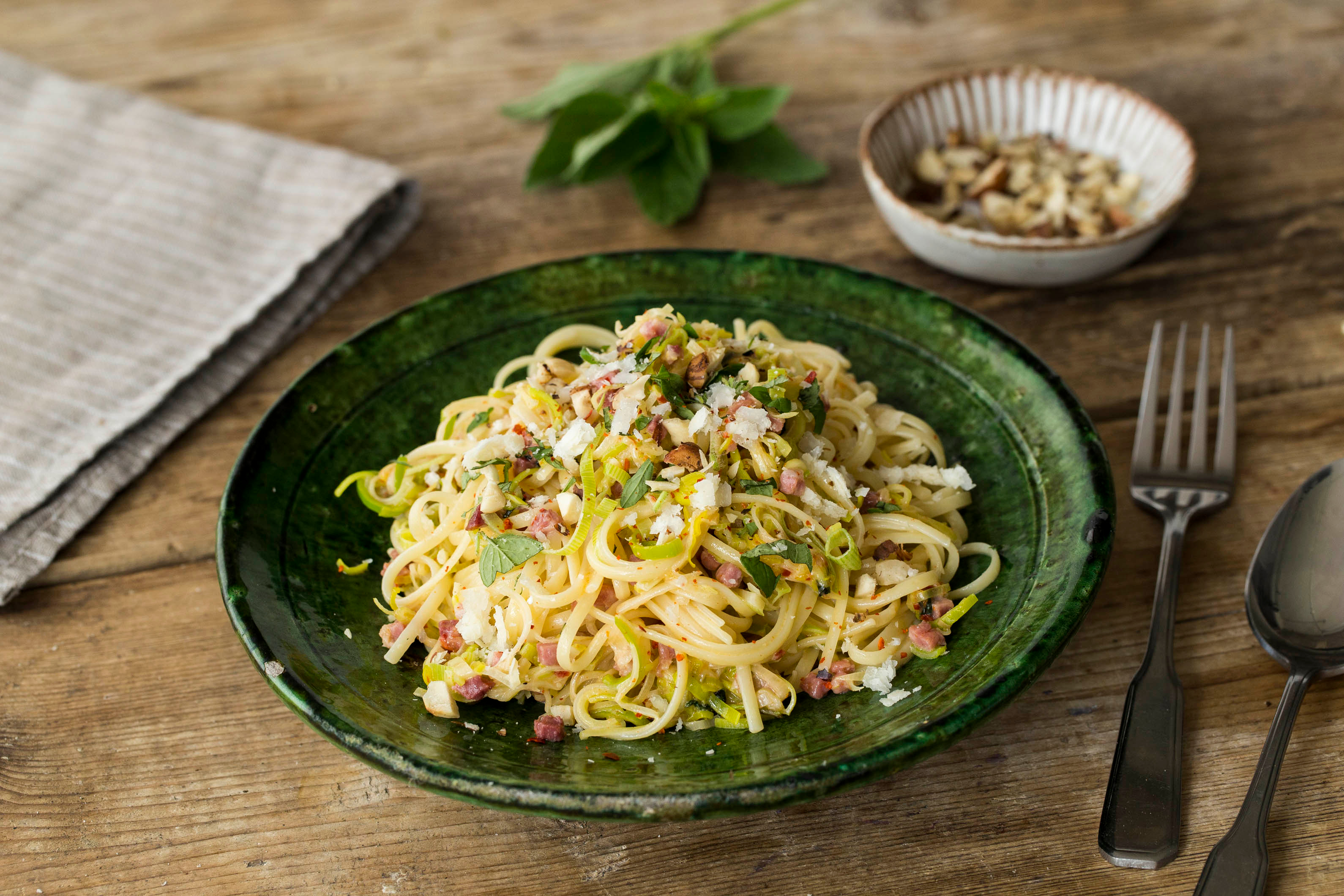 Ganz schnelle Spaghetti mit Lauch-Speck-Soße,