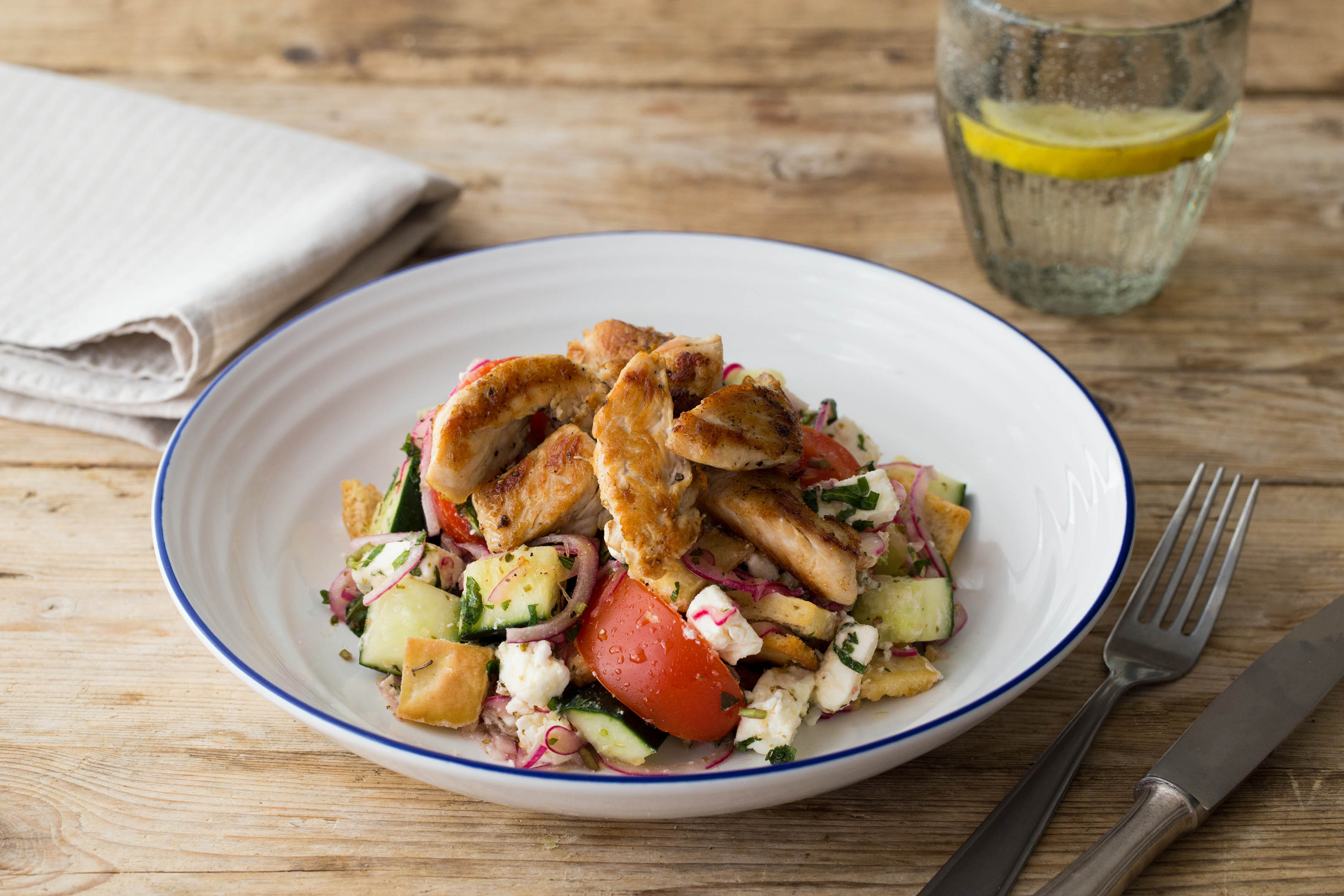 Knackiger, griechischer Salat