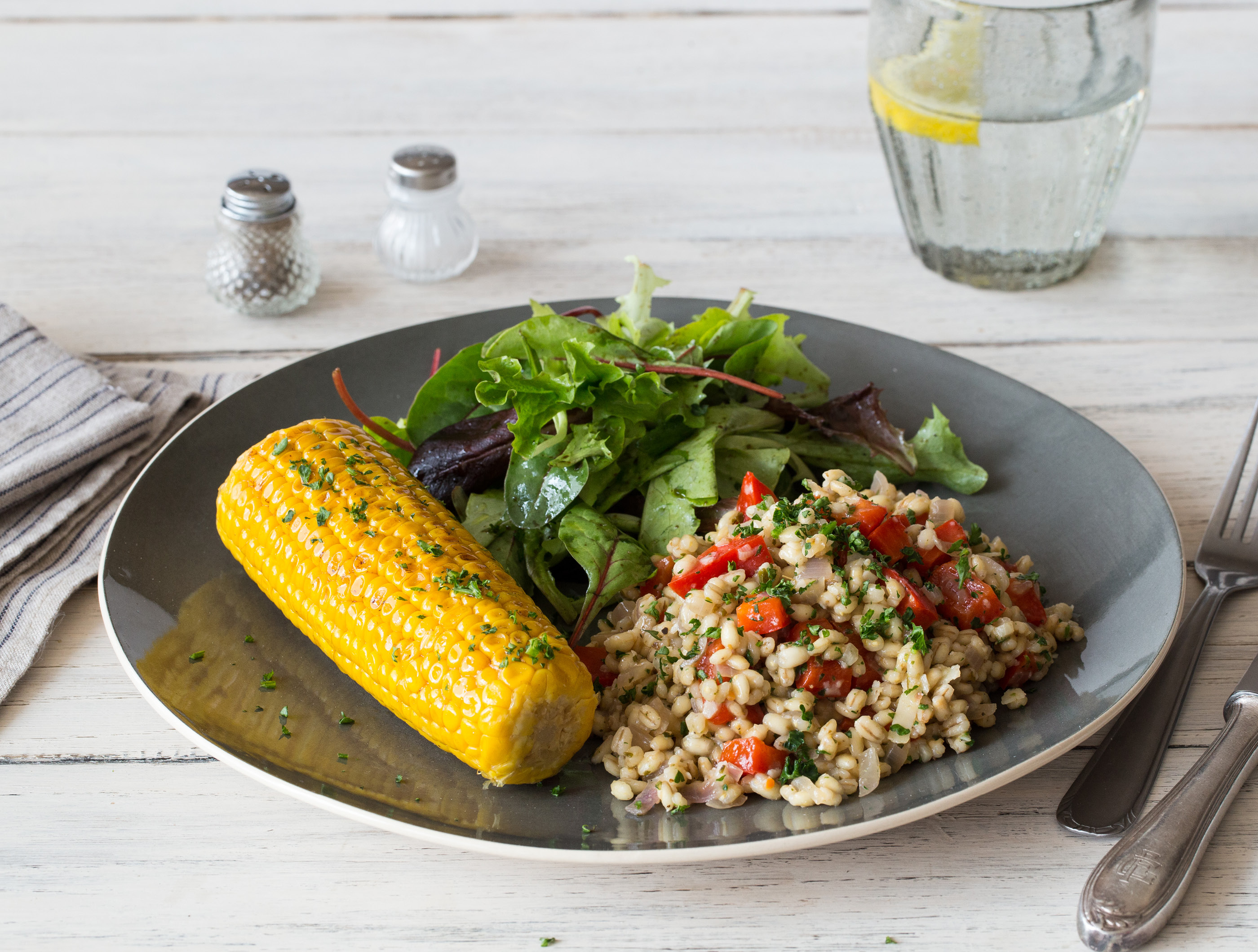 Parelgerst met paprika, pecorino en zoete maïskolf