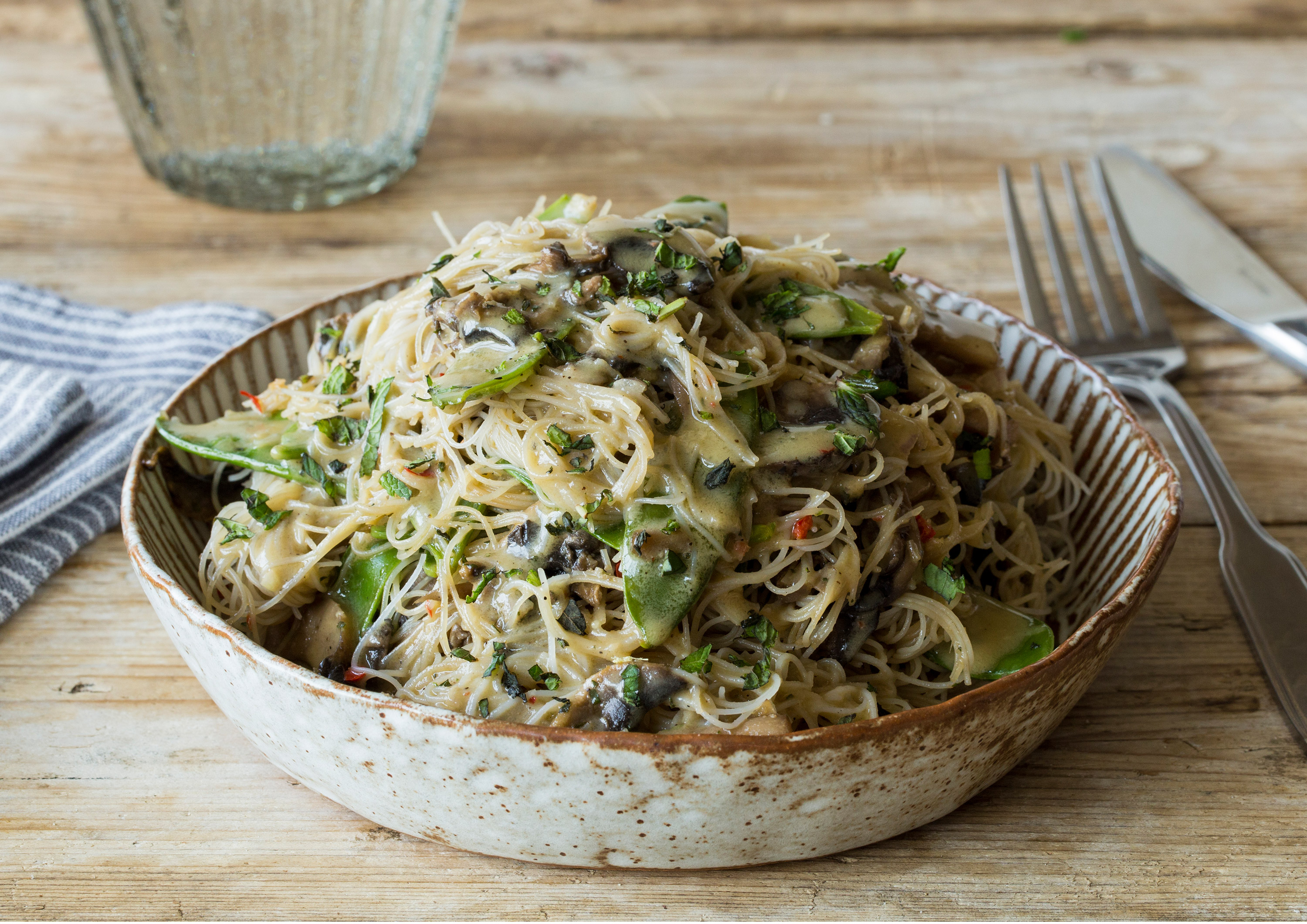 Asiatische Reisnudelpfanne