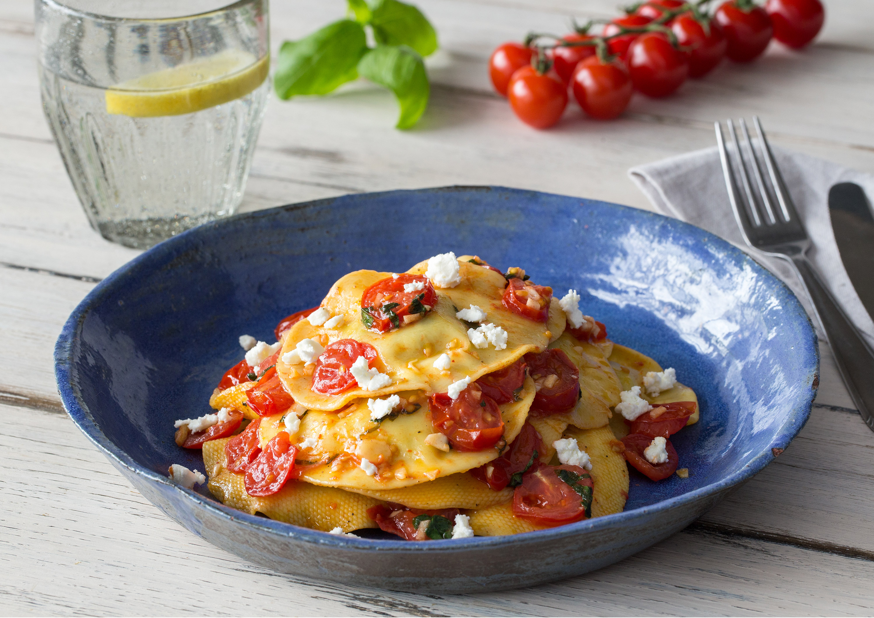 Feurige Perlhuhn-Sombreri-Tomaten-Pfanne mit Feta