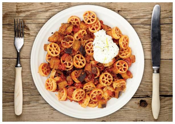 Sizilianische Auberginen-Tomaten-Pasta 