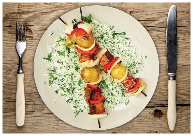 Räuchertofu-Spieße in würziger Marinade