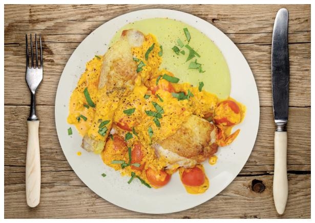 Knusprige Hähnchenschenkel in cremiger Mascarpone-Tomatensoße