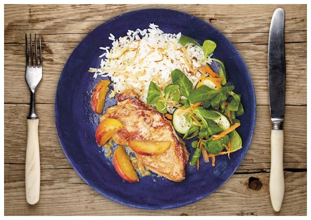 Delikate Schweinelachssteaks an Apfelscheiben