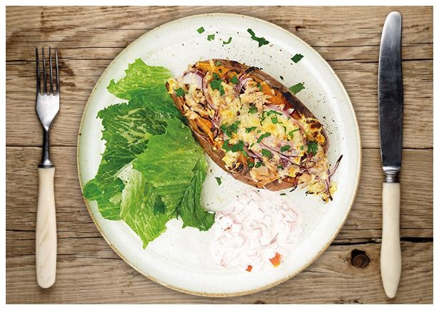 Gebackene Süßkartoffel mit Thunfisch- Emmentaler-Füllung