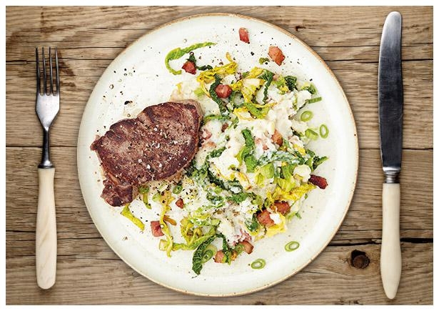 Saftiges Rindersteak an Wirsing-Speck- Kartoffelstampf