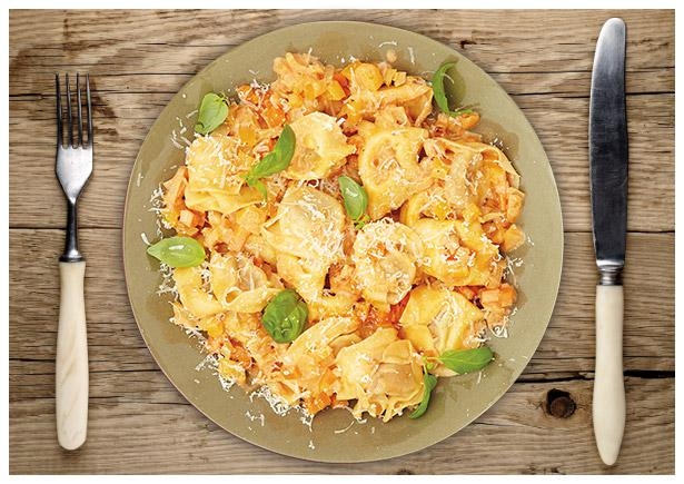 Käse-Tortellini in Paprika-Karotten-  Sahnesoße