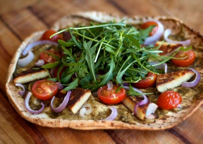 Basilikum-Pesto Pizza