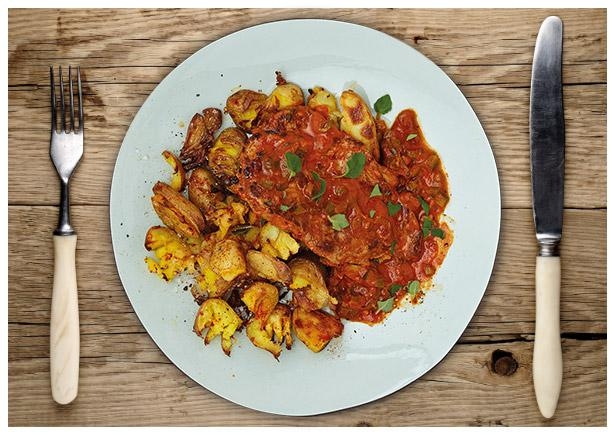 Zarte Rindersteaks in feuriger Paprika- Tomatensoße
