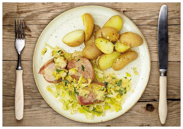  Schweinefilet Medaillons in feiner Porree-Estragon-Crème fraîche-Soße