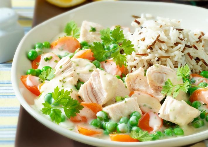 Buntes Hühnerfrikassee