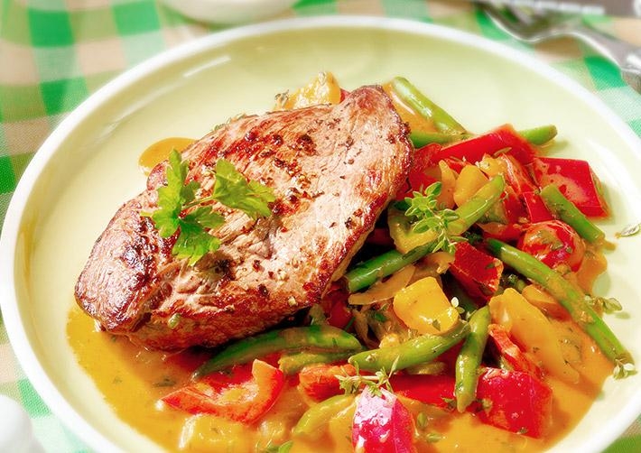 Steak mit Balkangemüse