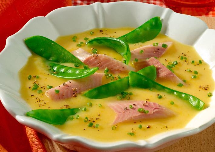Kartoffelcremesuppe mit Forelle  