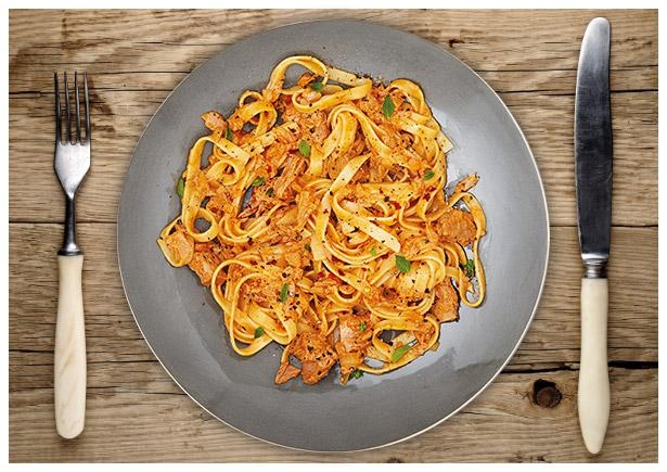 Cremig-feurige Thunfisch-Fettuccine