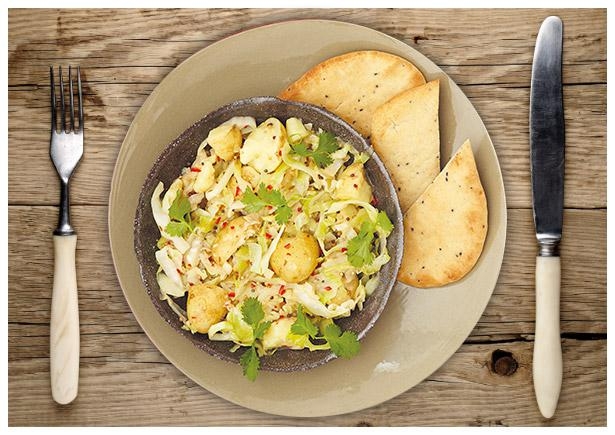 Indisch gewürzte „Gujarati“ Kartoffel-Spitzkohlpfanne