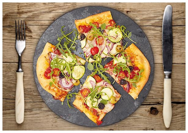 Gemischte Gemüse-Oliven-Pizza