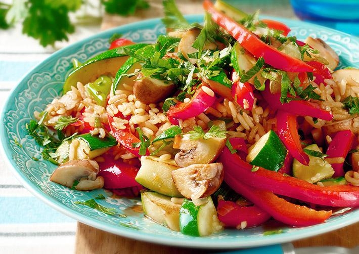 Asia-Bratreis mit buntem Gemüse