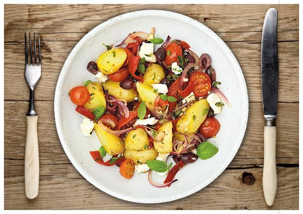 Mediterraner Kartoffelsalat mit geschmorten Kirschtomaten