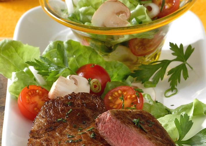 Rindersteak mit Salat