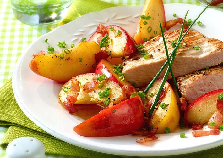 Schnitzel mit Speckäpfeln