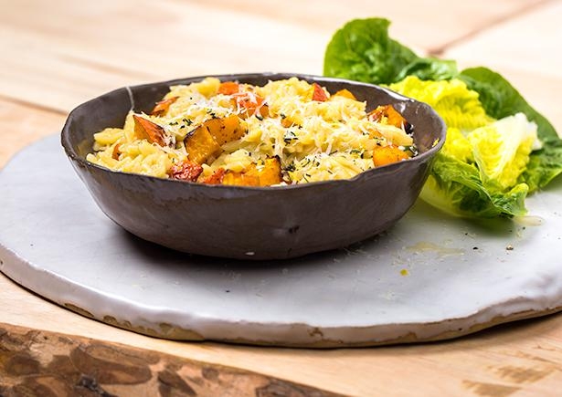 Orzo-Risotto mit  im Ofen geschmortem Kürbis