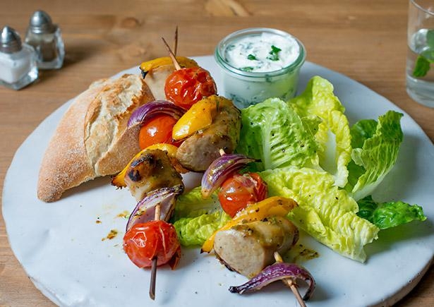 Bratwurst-Gemüse Spieße