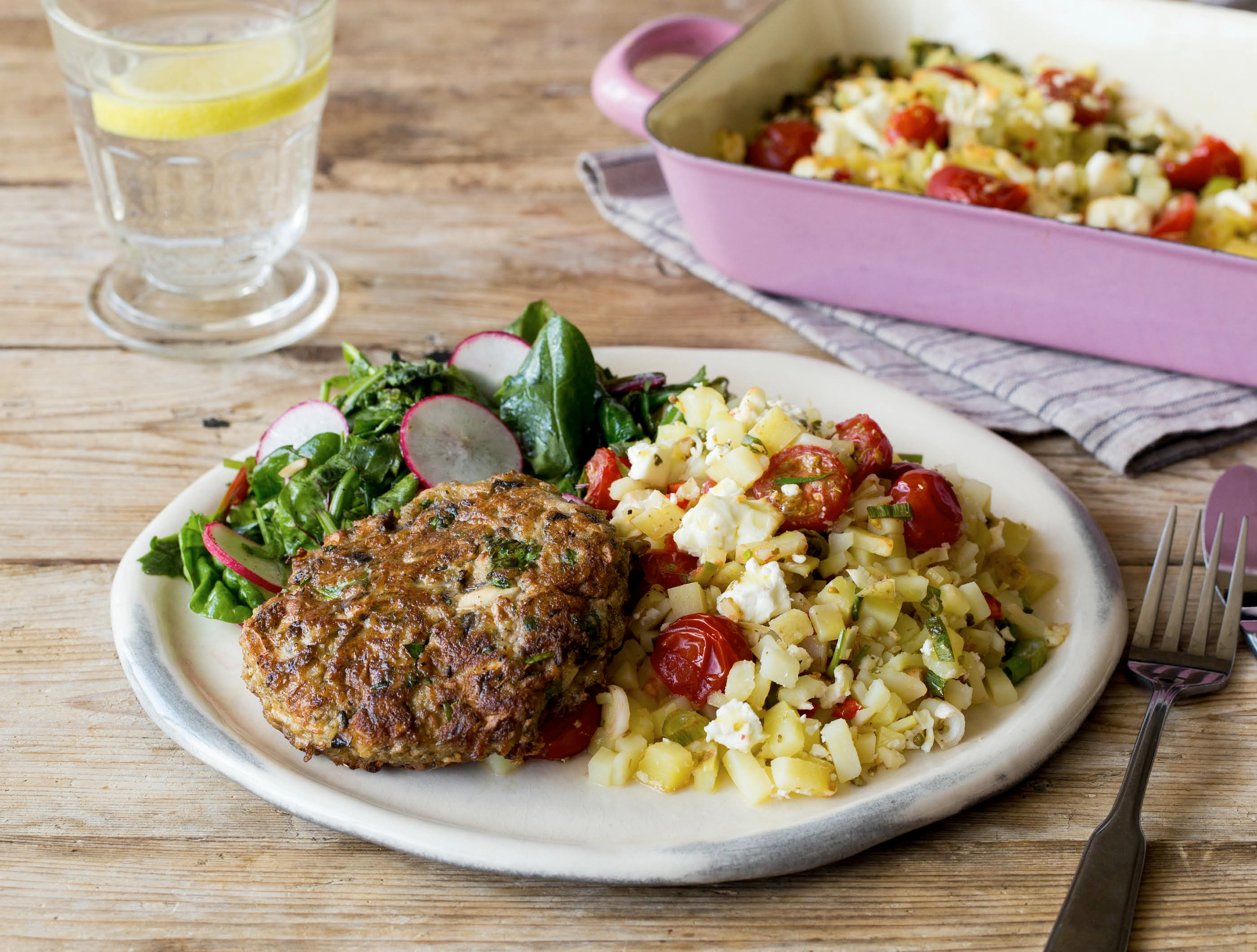 Champignonburger met feta en  aardappelen uit de oven