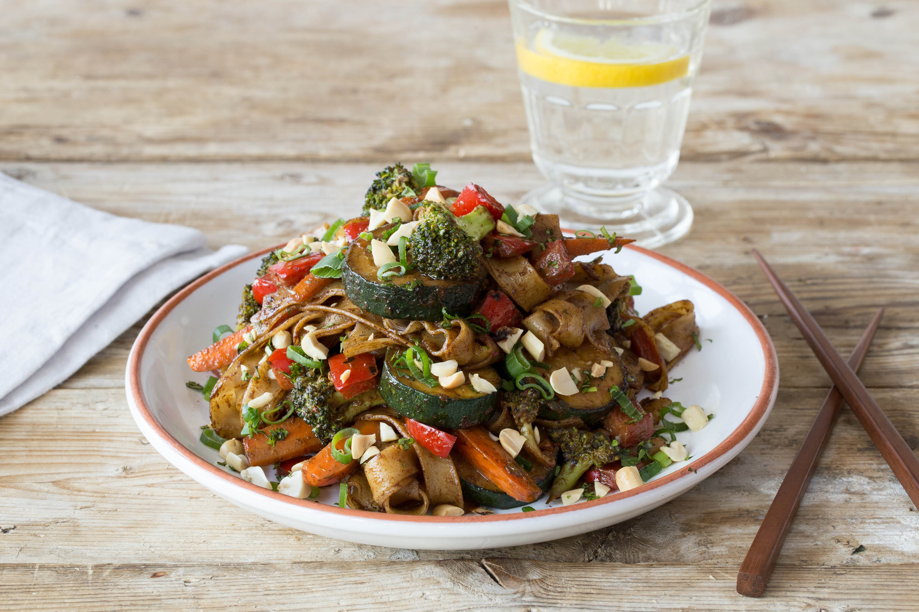 Thai Nudel-Pfanne mit viel Gemüse