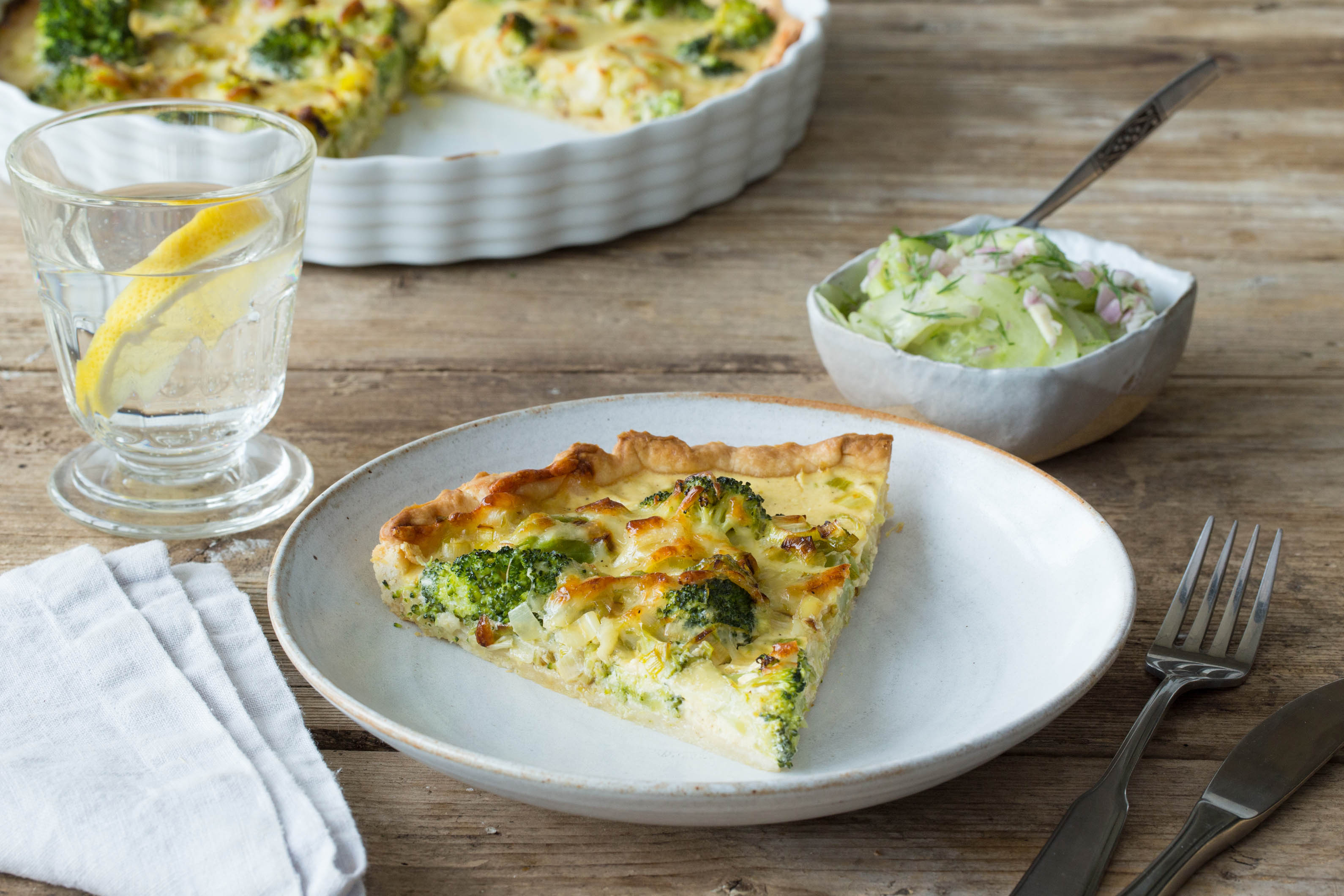 Sommerliche Brokkoli-Porree-Quiche