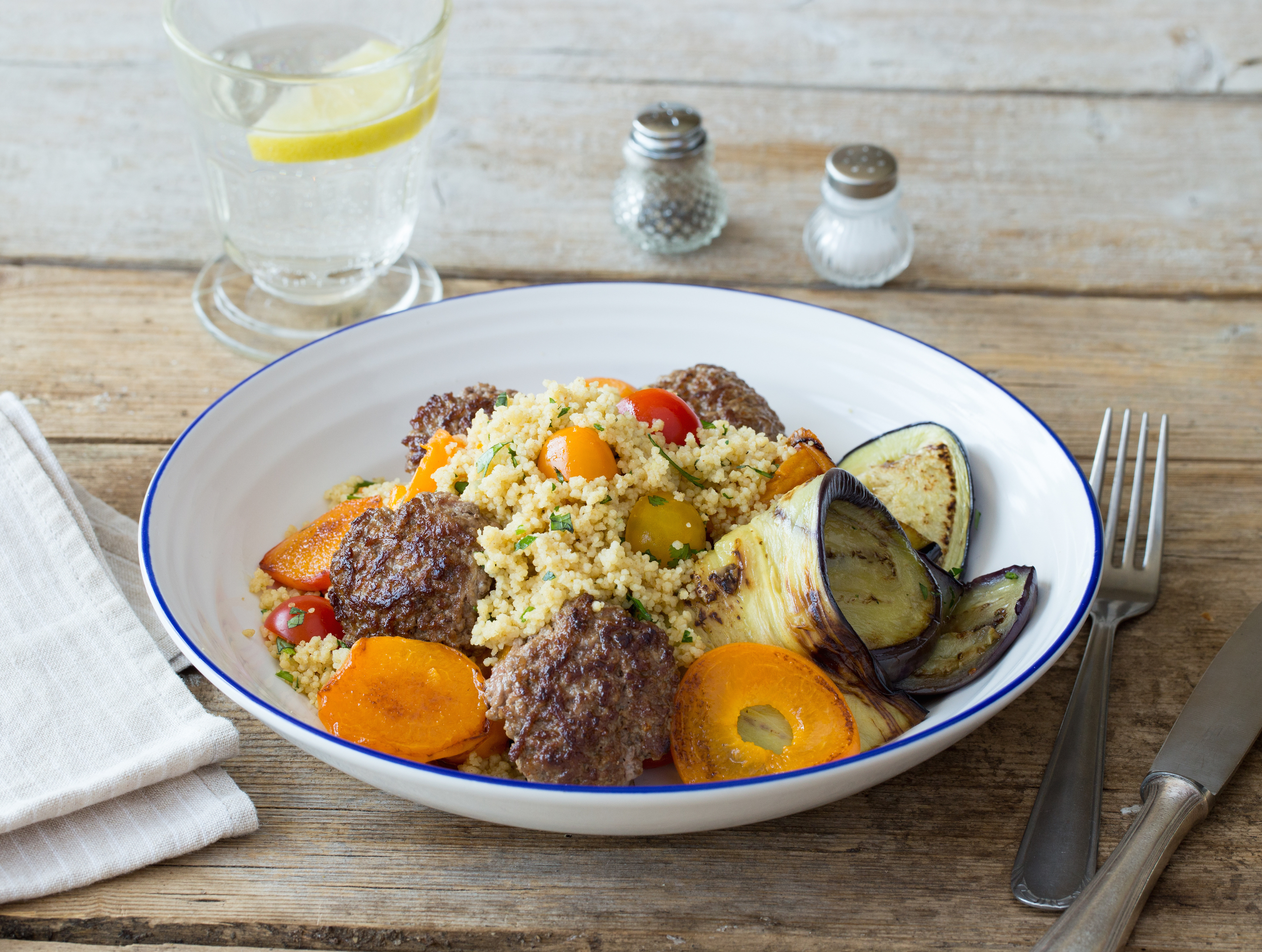 Köfte met couscous, citroen en abrikozen