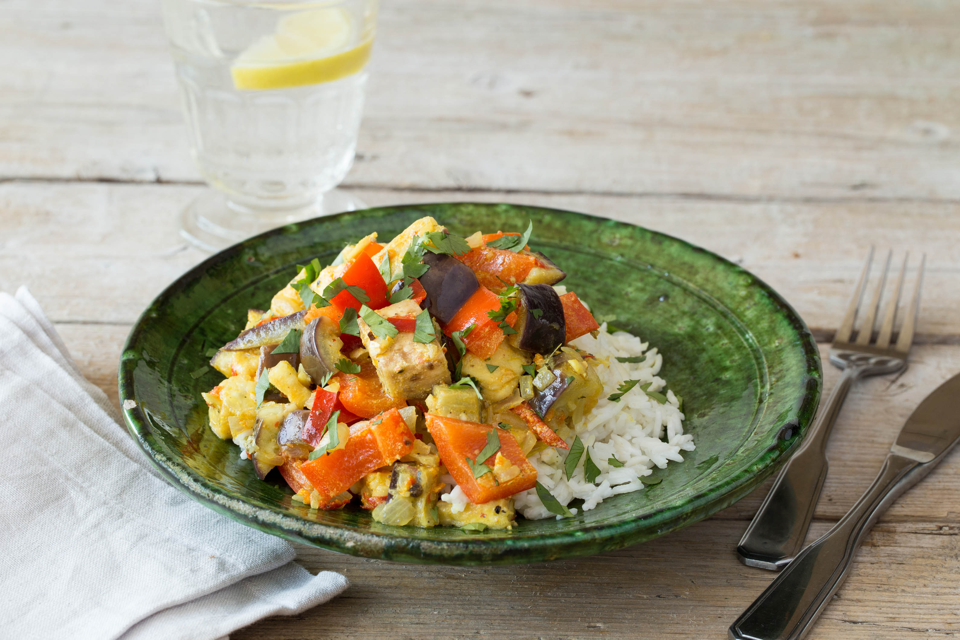 Raffiniertes Auberginen-Paprika-Curry mit Kurkuma