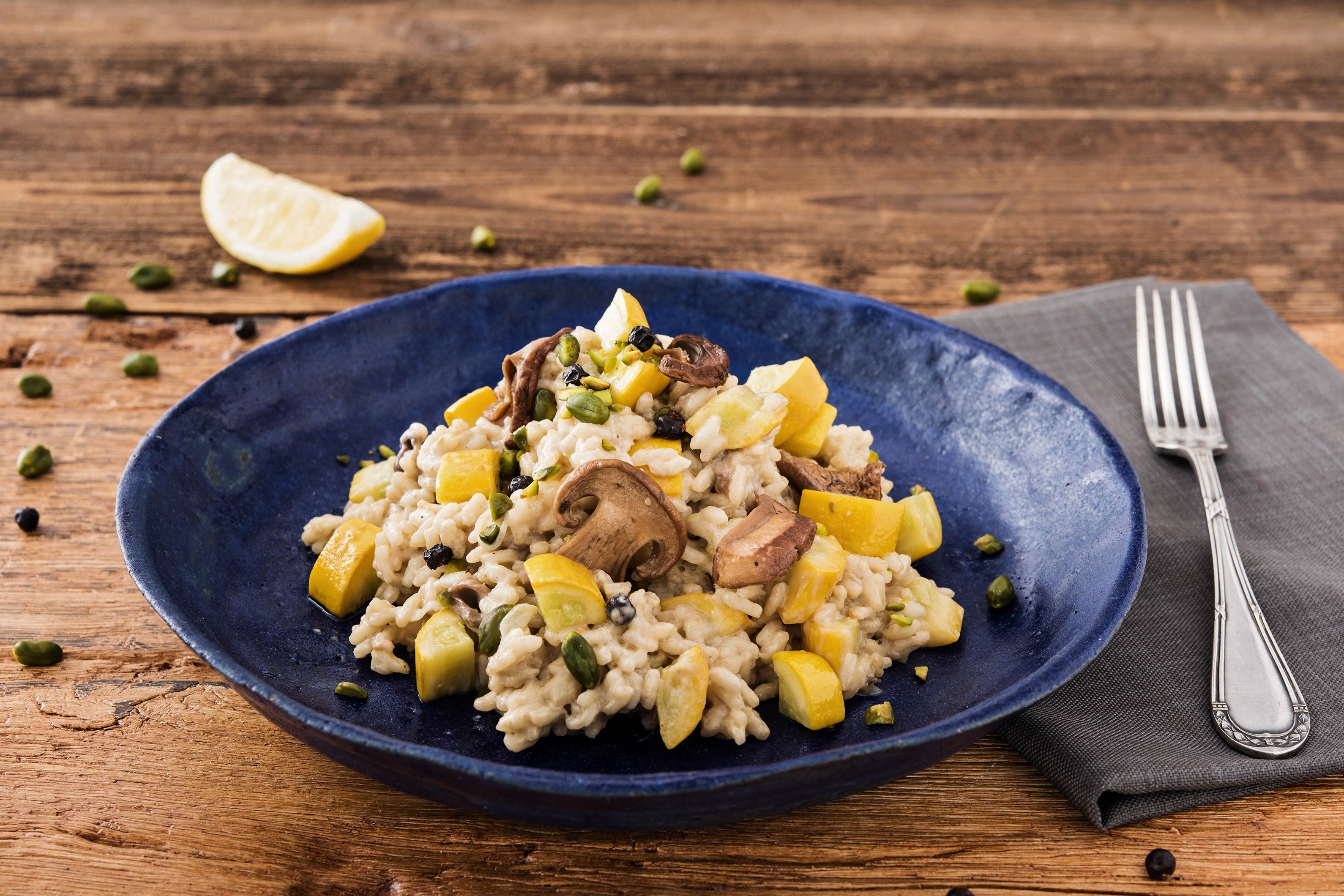 Cremiges Steinpilz-Wacholder-Risotto mit Zucchini